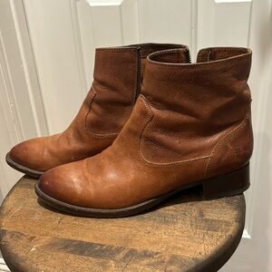 Frye Brooke Short Zip Boots- size 10